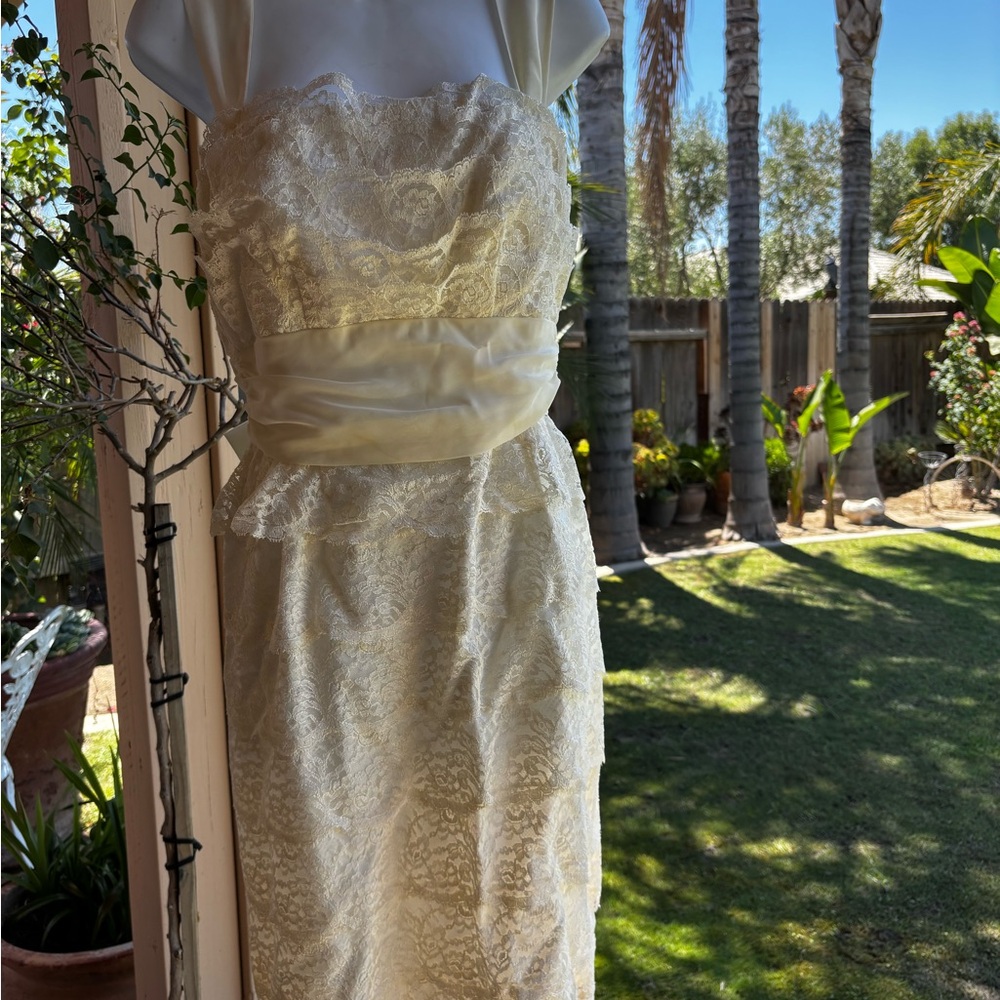Elegant Cream Lace Strapless Dress